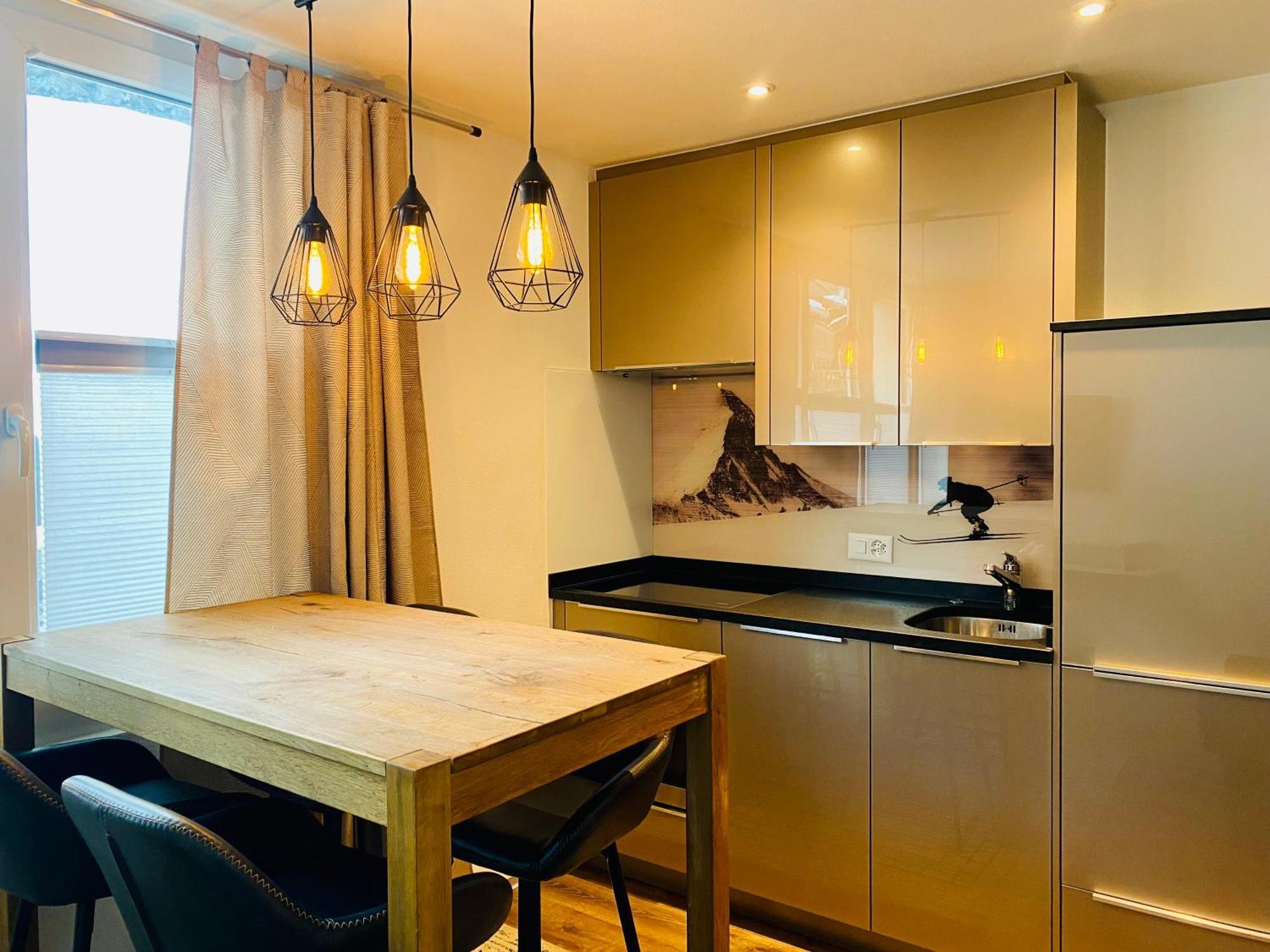 Cosy Modern With Balcony And Matterhorn View Apartamento *